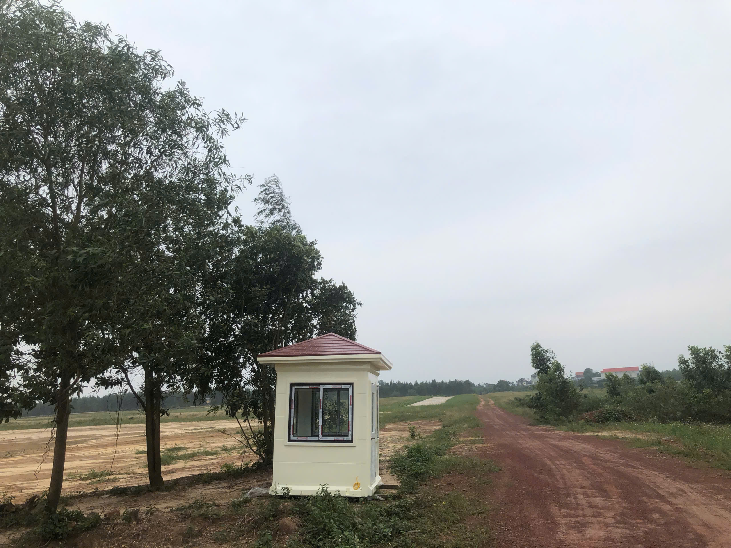 Thi công chốt an ninh sân bay