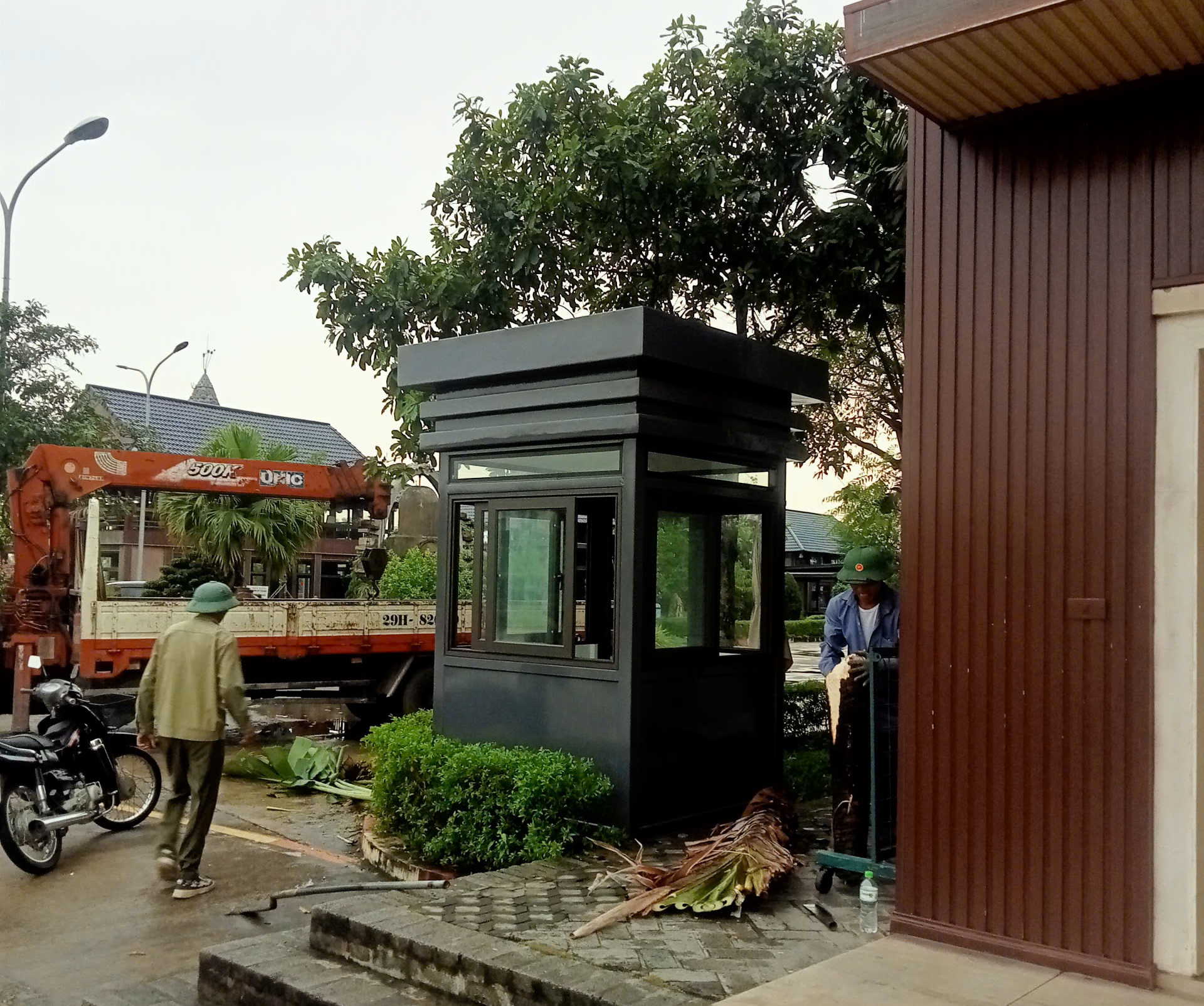 Bốt bảo vệ toà nhà