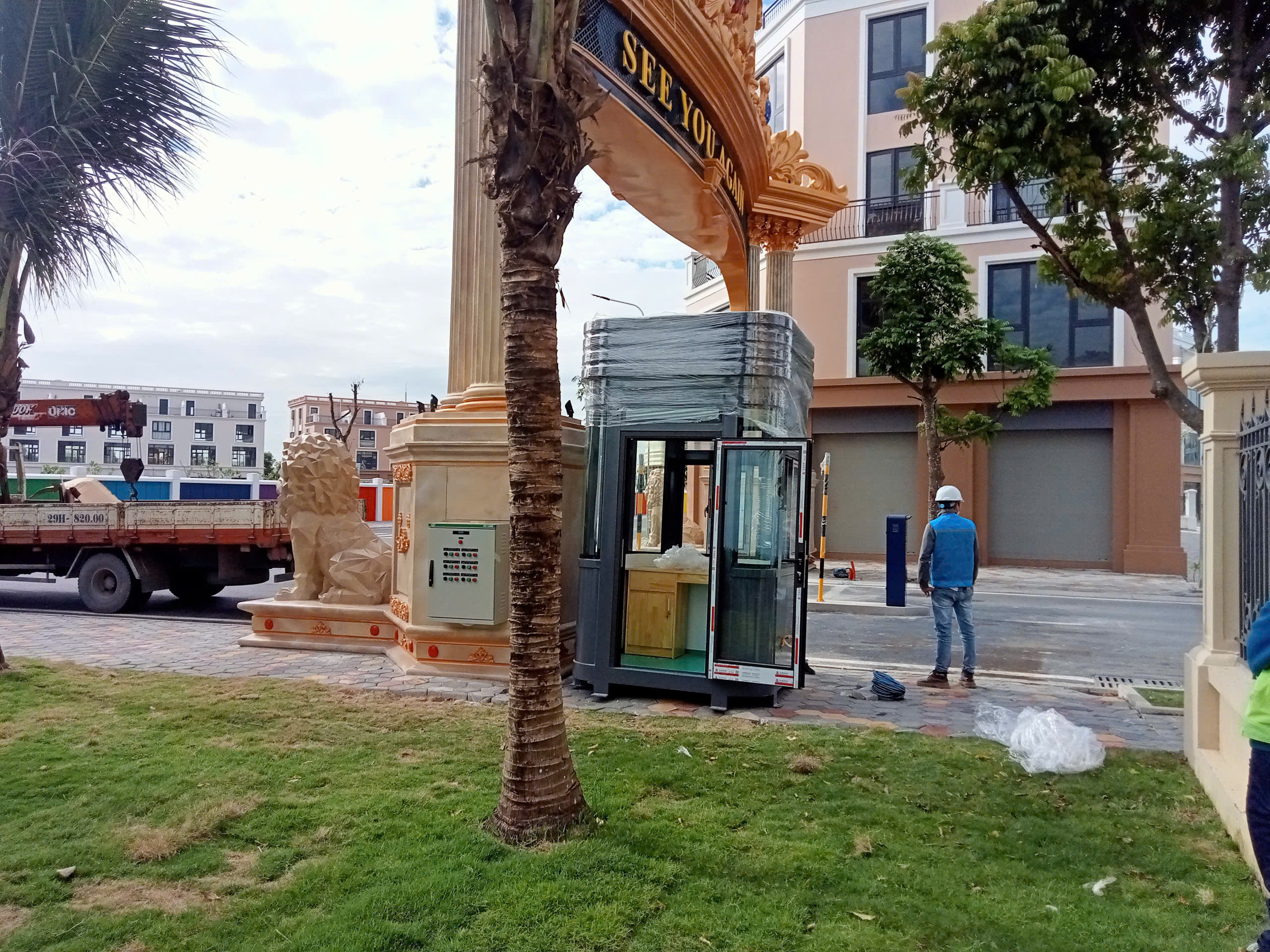 Thi công cabin bảo vệ